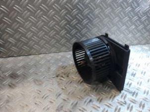 Usados Motor de ventilador de calefactor Volkswagen Golf IV (1J1) 1.6 Precio € 36,75 Norma de margen ofrecido por Autosloperij Pieper BV