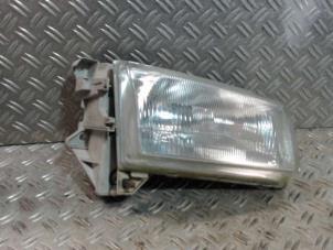 Used Headlight, right Mazda Demio (DW) Price € 42,00 Margin scheme offered by Autosloperij Pieper BV