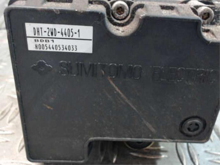 Pompe ABS d'un Daihatsu Cuore (L251/271/276) 1.0 12V DVVT 2004