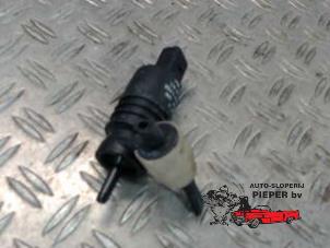 Usados Bomba de limpiaparabrisas delante Volkswagen Polo III (6N1) 1.9 SDI Precio € 15,75 Norma de margen ofrecido por Autosloperij Pieper BV