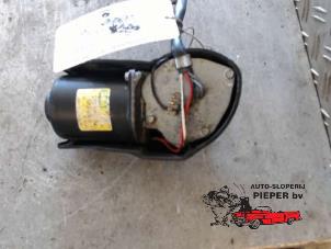 Used Front wiper motor Renault Clio II (BB/CB) 1.4 16V Si Price € 36,75 Margin scheme offered by Autosloperij Pieper BV