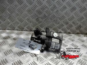 Used Rear brake calliper, left Honda Civic (EG) 1.6 ESi 16V Price € 36,75 Margin scheme offered by Autosloperij Pieper BV
