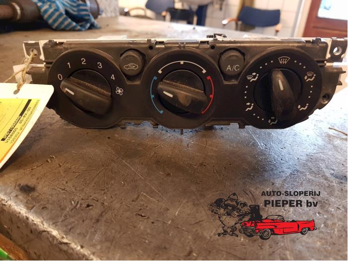 Heater control panel from a Ford Focus 2 Wagon 1.6 TDCi 16V 110 2005