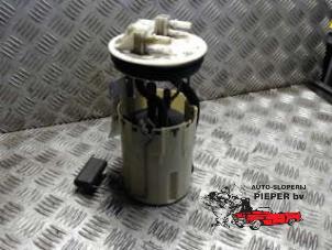 Used Petrol pump Nissan Almera (N16) 1.5 16V Price € 52,50 Margin scheme offered by Autosloperij Pieper BV