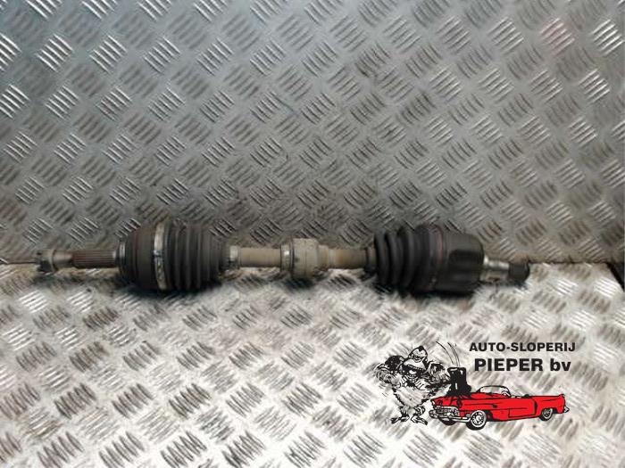 Gebrauchte Antriebswelle links vorne Mitsubishi Colt (CJ) 1.3 GL,GLX 12V Preis € 36,75 Margenregelung angeboten von Autosloperij Pieper BV