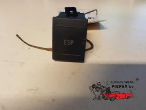 Usados Interruptor ESP Volkswagen Polo IV (9N1/2/3) 1.9 TDI 100 Precio € 10,50 Norma de margen ofrecido por Autosloperij Pieper BV