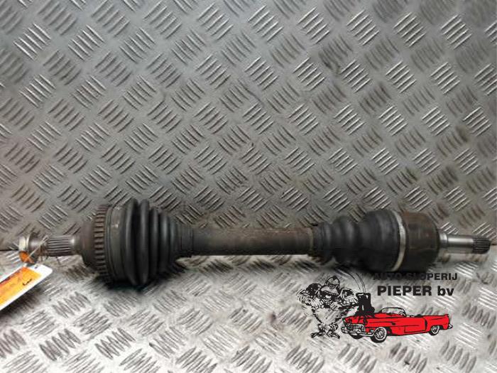 Front drive shaft, left from a Peugeot 206 (2A/C/H/J/S) 2.0 XS,XT HDi 2001