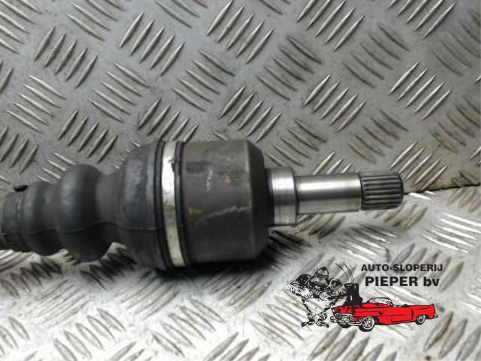 Front drive shaft, left from a Peugeot 206 (2A/C/H/J/S) 2.0 XS,XT HDi 2001