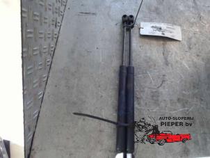 Used Set of gas struts for boot Renault Clio II Societe (SB) 1.5 dCi 65 Price € 15,75 Margin scheme offered by Autosloperij Pieper BV