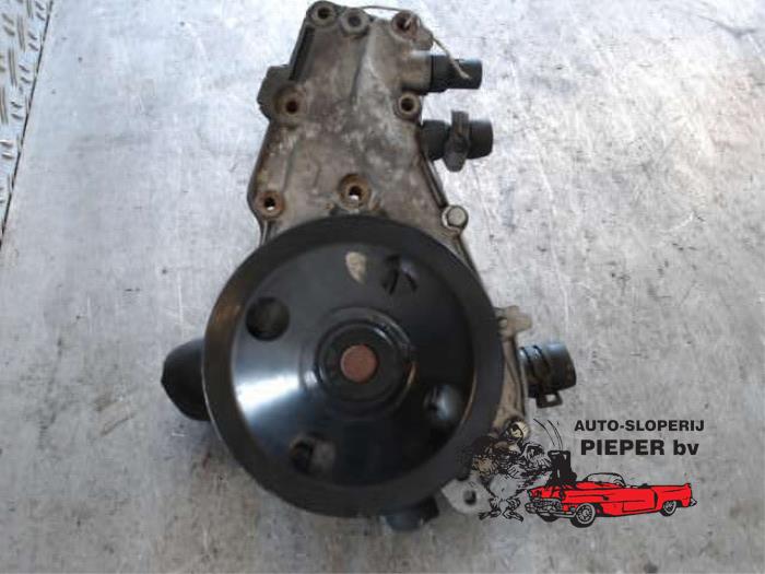 Usagé Pompe à eau Renault Twingo (C06) 1.2 SPi Phase I Prix € 42,00 Règlement à la marge proposé par Autosloperij Pieper BV