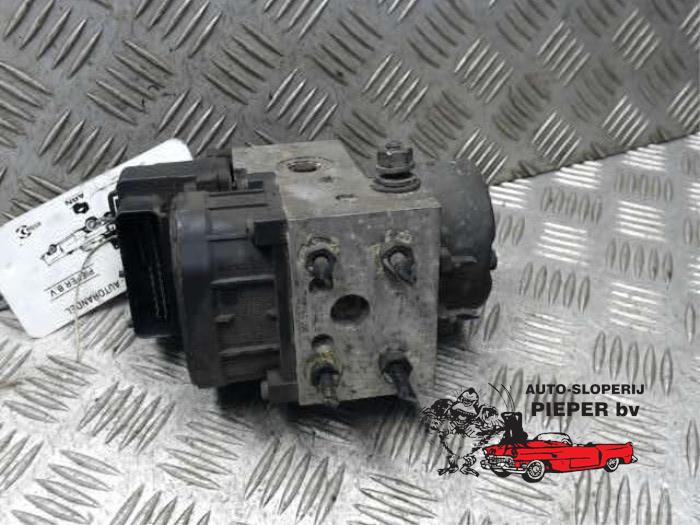 Begagnade ABS-pump Volkswagen Passat (3B2) 1.8 T 20V Pris € 78,75 Marginaltabell erbjuds av Autosloperij Pieper BV
