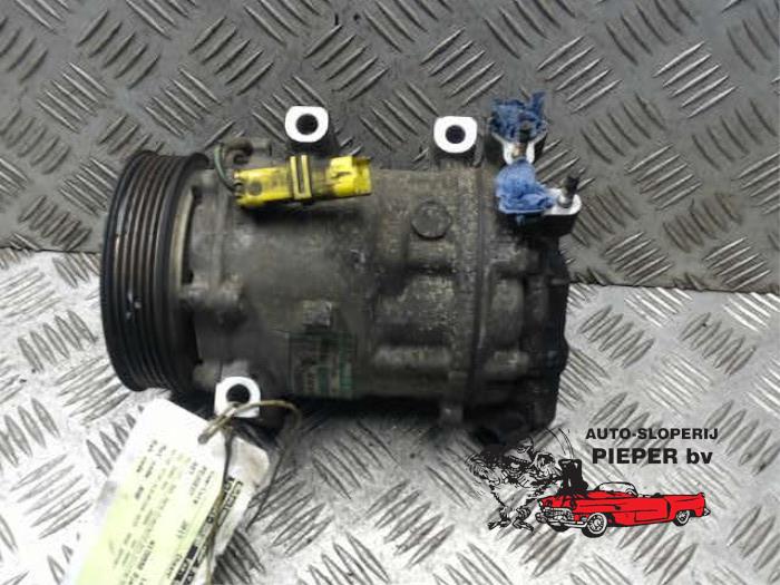 Air conditioning pump from a Peugeot 407 (6D) 2.0 HDiF 16V 2004