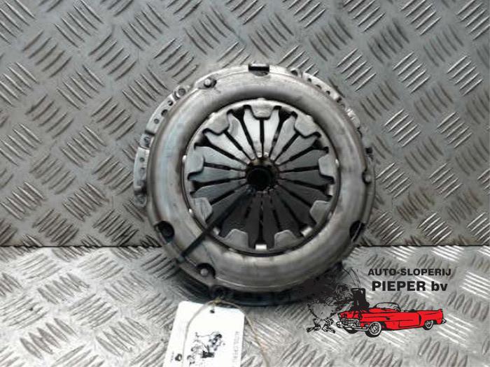 Clutch kit (complete) from a Volkswagen Polo III (6N1) 1.6i 75 1998