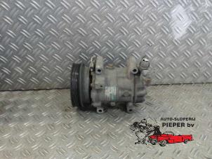 Used Air conditioning pump Renault Clio II (BB/CB) 1.4 16V Price € 78,75 Margin scheme offered by Autosloperij Pieper BV