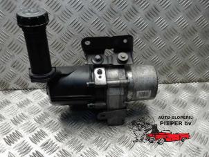 Used Power steering pump Citroen C4 Coupé (LA) 2.0 16V VTR Price € 105,00 Margin scheme offered by Autosloperij Pieper BV