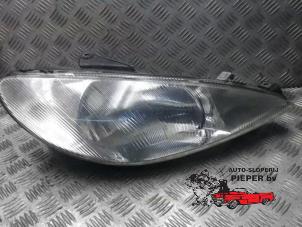 Used Headlight, right Peugeot 206 (2A/C/H/J/S) 1.4 XR,XS,XT,Gentry Price € 26,25 Margin scheme offered by Autosloperij Pieper BV