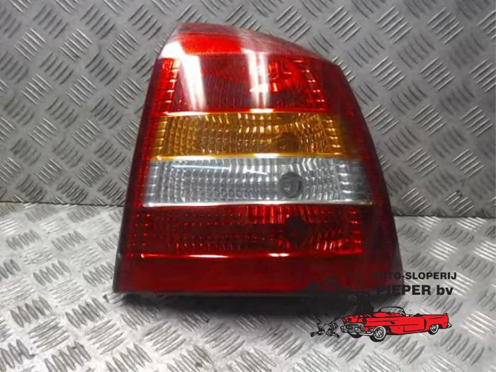 Taillight, right from a Opel Astra G (F08/48) 1.6 16V 1998