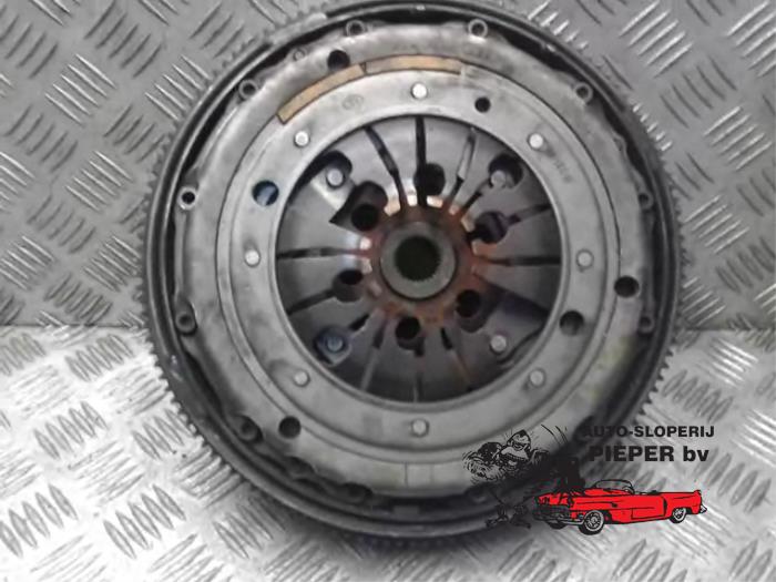 Doppelte Masse Schwungrad van een Audi TT (8N3) 1.8 20V Turbo 2001