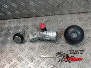 Used Set of locks Renault Twingo II (CN) 1.2 16V Price on request offered by Autosloperij Pieper BV