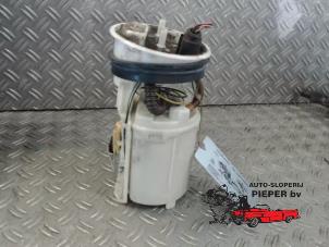 Używane Pompa benzynowa Volkswagen Polo III (6N2) 1.4 Cena € 42,00 Procedura marży oferowane przez Autosloperij Pieper BV