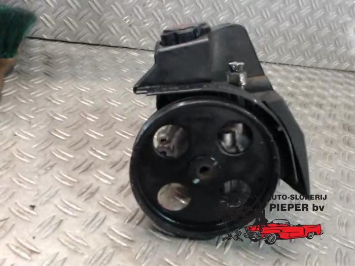 Power steering pump from a Peugeot 206 (2A/C/H/J/S) 1.4 XR,XS,XT,Gentry 1999