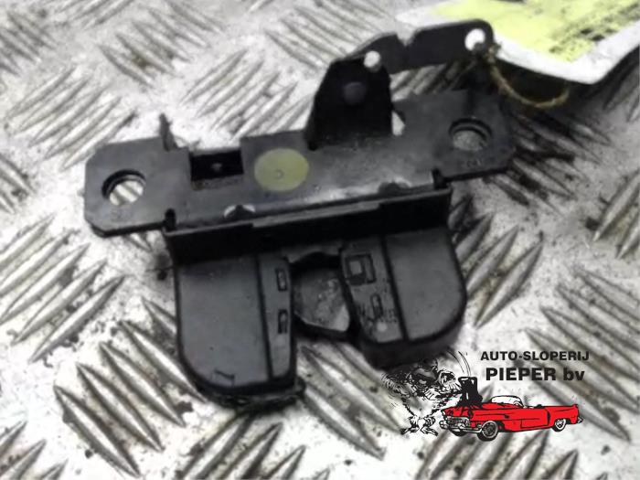 Tailgate lock mechanism Volkswagen Transporter T5 1.9 TDi 7H0827506