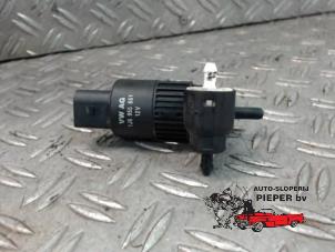 Used Windscreen washer pump Volkswagen Lupo (6X1) Price € 15,75 Margin scheme offered by Autosloperij Pieper BV
