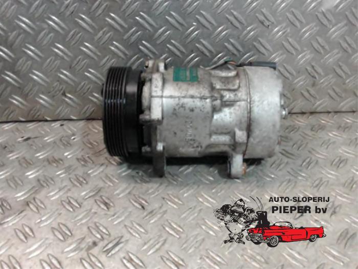 Air conditioning pump from a Volkswagen Bora (1J2) 1.6 2000