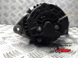 Dynamo van een Opel Astra G (F08/48) 1.8 16V 2000