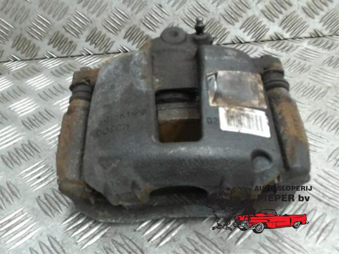 Gebrauchte Bremszange links vorne Peugeot 207/207+ (WA/WC/WM) 1.4 16V VTi Preis € 36,75 Margenregelung angeboten von Autosloperij Pieper BV