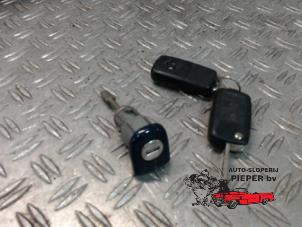 Used Door lock cylinder, left Volkswagen Passat Variant (3B6) 2.0 20V Price € 21,00 Margin scheme offered by Autosloperij Pieper BV