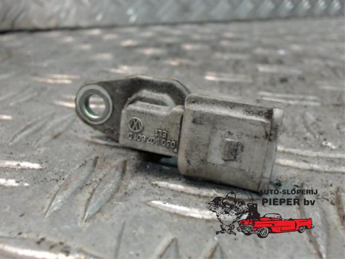 Begagnade Kamaxelsensor Volkswagen Polo IV (9N1/2/3) 1.4 FSI 16V Pris € 21,00 Marginaltabell erbjuds av Autosloperij Pieper BV