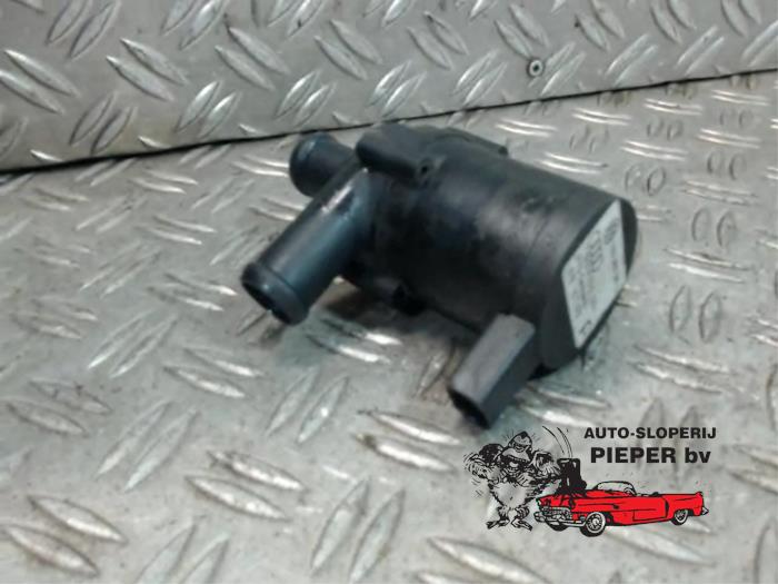 Begagnade Extra vattenpump Skoda Octavia Combi (1Z5) 1.2 TSI Pris € 36,75 Marginaltabell erbjuds av Autosloperij Pieper BV