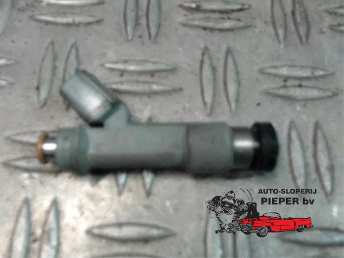Injector (petrol injection) from a Peugeot 107  2011
