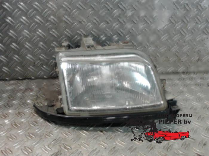 Używane Reflektor prawy Renault Clio (B/C57/357/557/577) 1.4 RN,RT,S,Autom.Kat. Cena € 31,50 Procedura marży oferowane przez Autosloperij Pieper BV