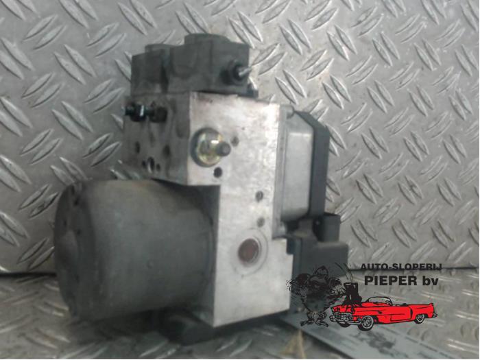 Begagnade ABS-pump Volkswagen Passat (3B2) 1.8 T 20V Pris € 78,75 Marginaltabell erbjuds av Autosloperij Pieper BV