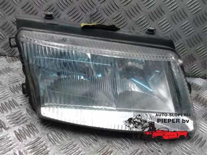 Używane Reflektor prawy Volkswagen Passat (3B2) 1.9 TDi 90 Cena € 36,75 Procedura marży oferowane przez Autosloperij Pieper BV
