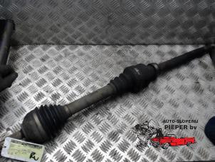 Used Front drive shaft, right Peugeot 407 (6D) 2.0 HDiF 16V Price € 42,00 Margin scheme offered by Autosloperij Pieper BV