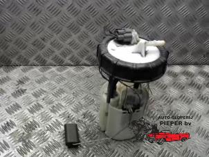 Używane Pompa benzynowa Nissan Almera Tino (V10M) 1.8 16V Cena € 52,50 Procedura marży oferowane przez Autosloperij Pieper BV