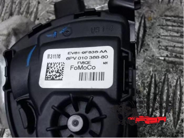 Acelerador de un Ford Focus 3 1.0 Ti-VCT EcoBoost 12V 100 2016
