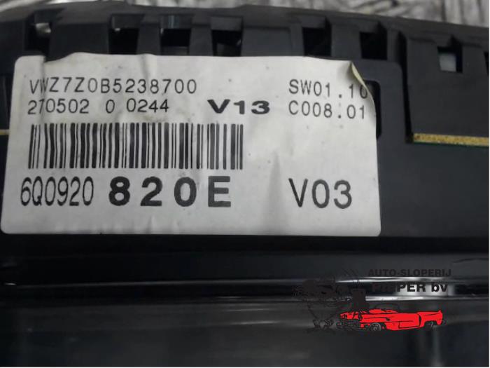 Cuentakilómetros de un Volkswagen Polo IV (9N1/2/3) 1.9 SDI 2002