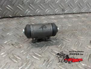 Used Wheel brake cylinder Peugeot Partner 1.9D Price on request offered by Autosloperij Pieper BV