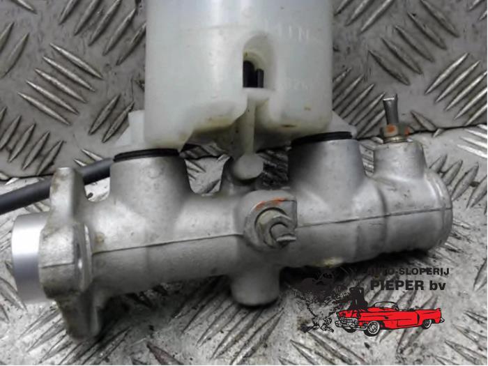 Cylindre de frein principal d'un Mazda Demio (DW)  1999