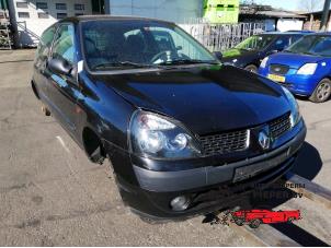 Used Front bumper Renault Clio II (BB/CB) 1.4 16V Price on request offered by Autosloperij Pieper BV