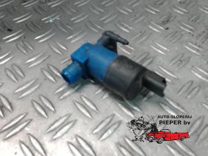 Used Windscreen washer pump Renault Clio IV Estate/Grandtour (7R) 1.5 Energy dCi 90 FAP Price € 15,75 Margin scheme offered by Autosloperij Pieper BV