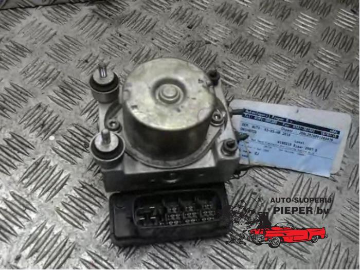 Używane Pompa ABS Daihatsu Cuore (L251/271/276) 1.0 12V DVVT Cena € 73,50 Procedura marży oferowane przez Autosloperij Pieper BV