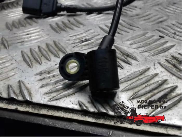 Camshaft sensor from a Seat Ibiza ST (6J8) 1.2 TDI Ecomotive 2013