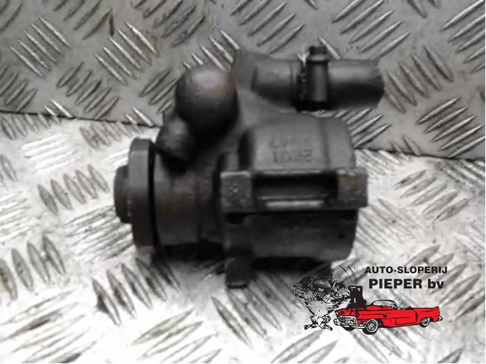 Usagé Pompe de direction Volkswagen Polo III (6N1) 1.4i 60 Prix € 42,00 Règlement à la marge proposé par Autosloperij Pieper BV