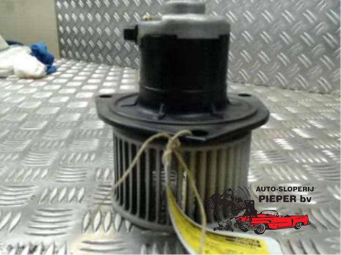 Heating and ventilation fan motor from a Suzuki Wagon-R+ (SR) 1.2 16V 1999