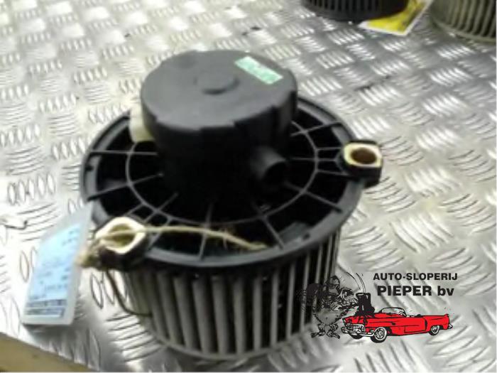 Motor de ventilador de calefactor de un Hyundai Coupe 2.0i 16V CVVT 2002